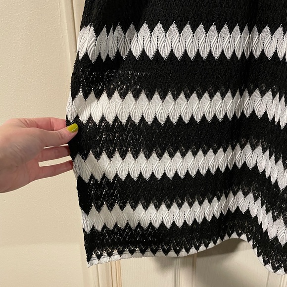 Macy’s Bar III stripped dress - Picture 3 of 8